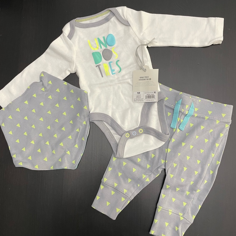 3/$20 Cloud Island white and grey onesie, pants, and bib set New Born Babies